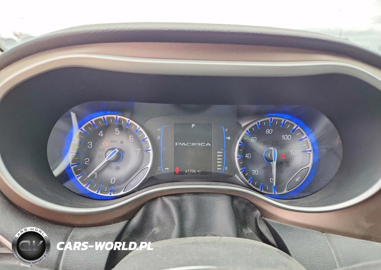 2018 Chrysler Pacifica Touring L VIN:2C4RC1BG3JR124110 - 9