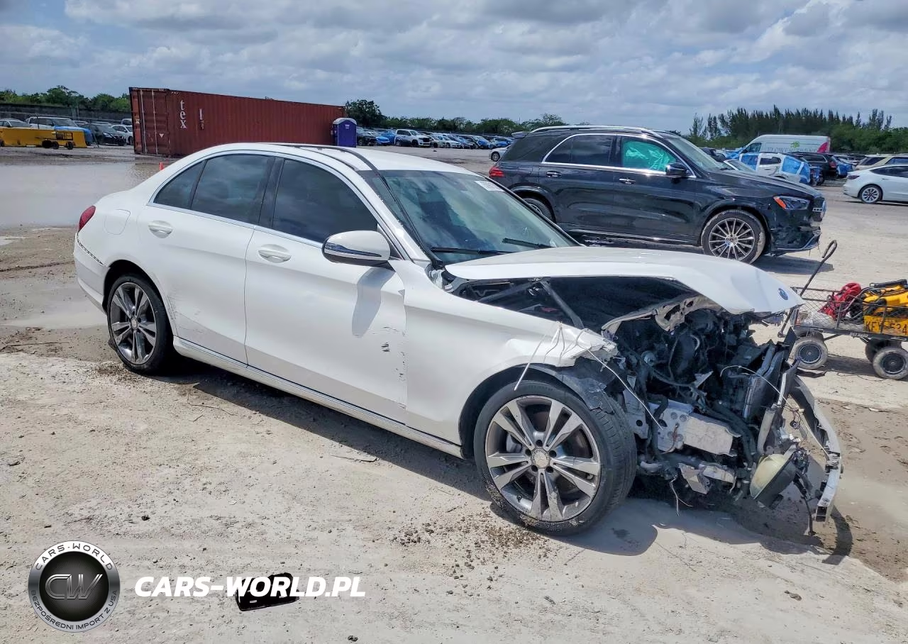 2016 Mercedes-Benz C 300 VIN:55SWF4JB4GU173322 - 4