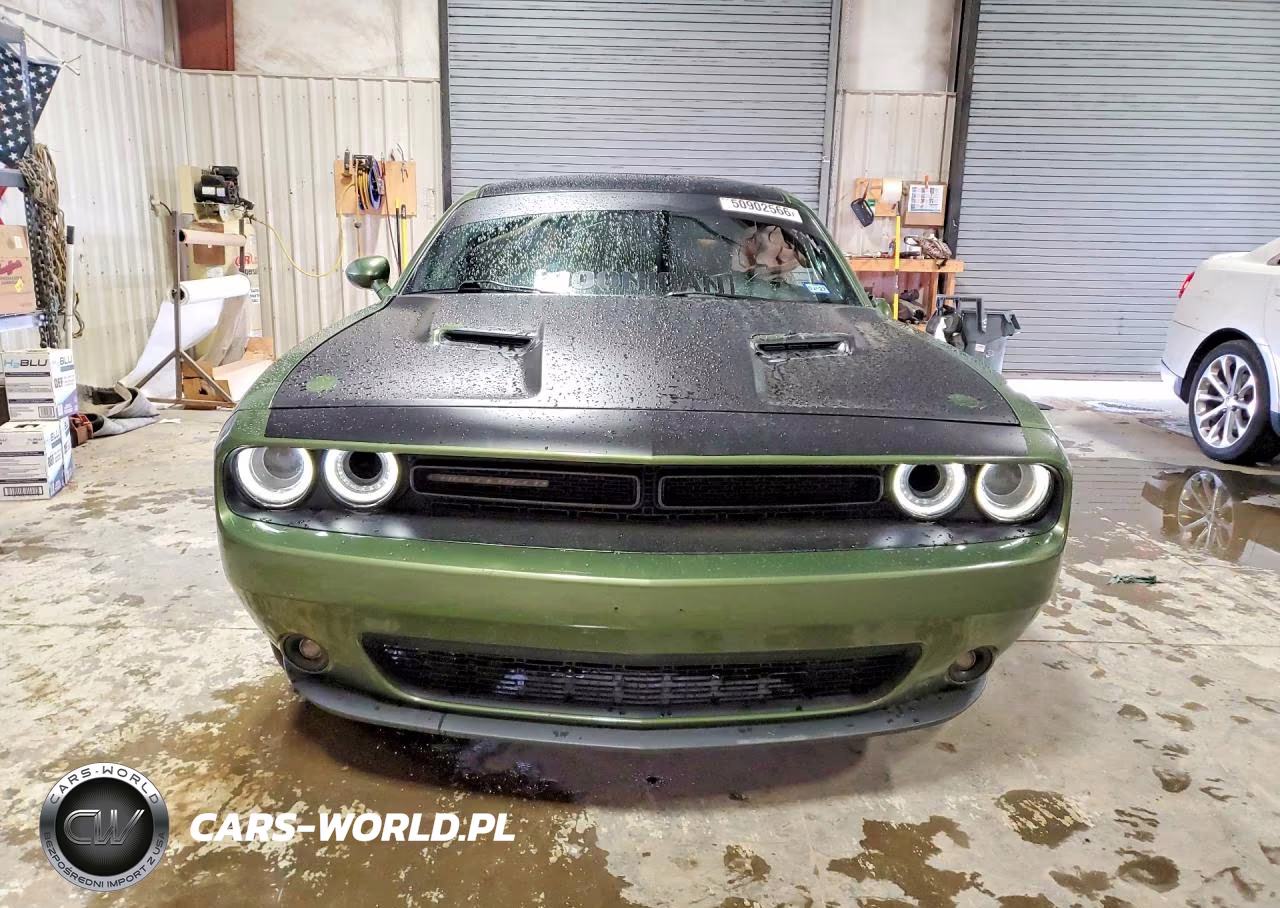2018 Dodge Challenger Sxt VIN:2C3CDZAG4JH251350 - 5