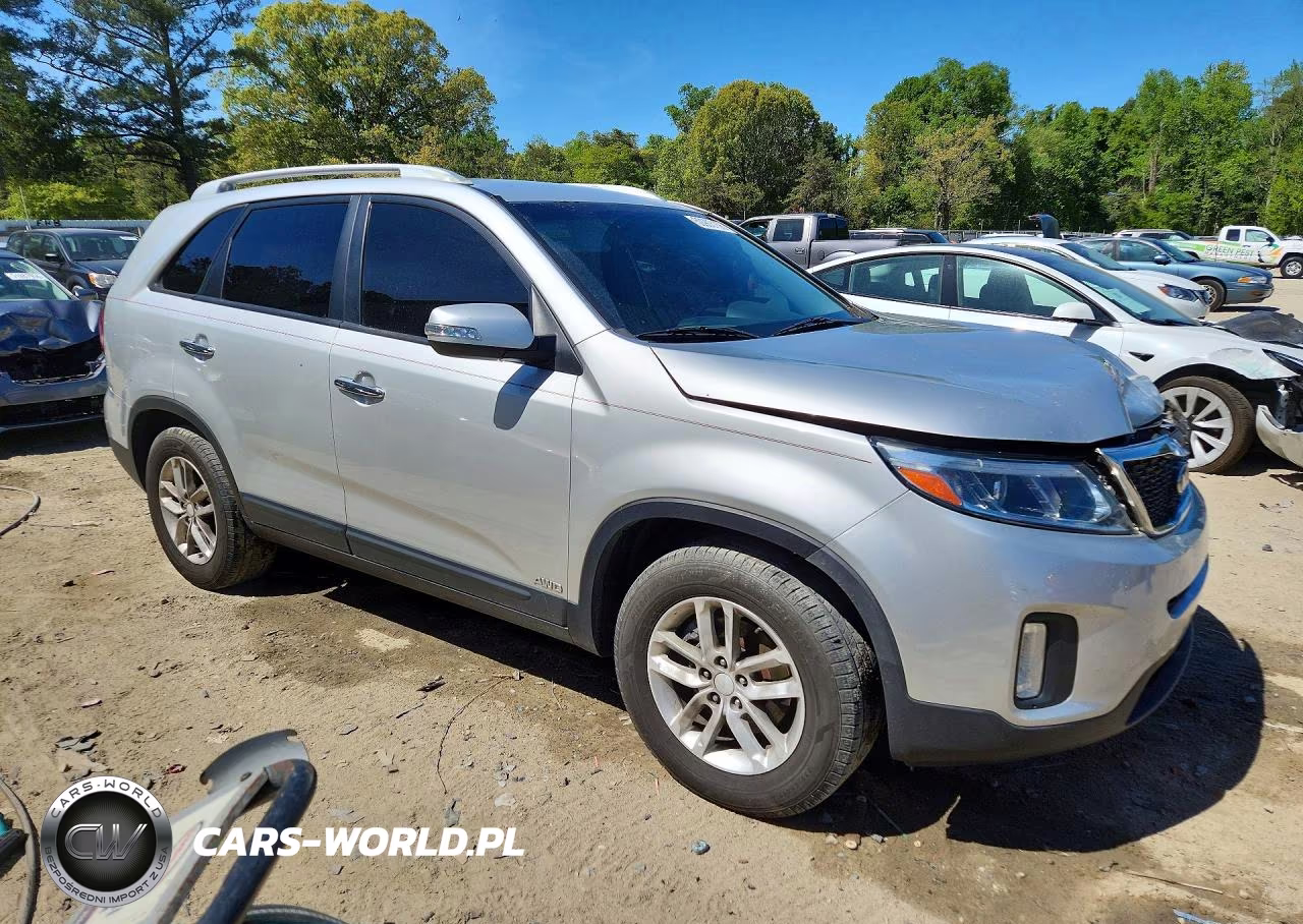 2015 Kia Sorento Lx VIN:5XYKTCA6XFG553942 - 4