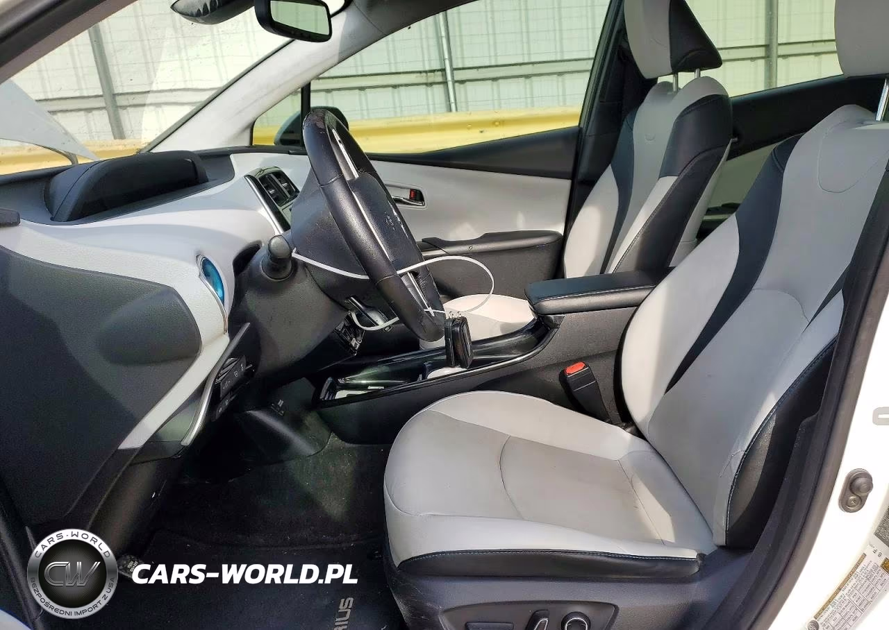 2017 Toyota Prius Four VIN:JTDKARFU8H3036713 - 7