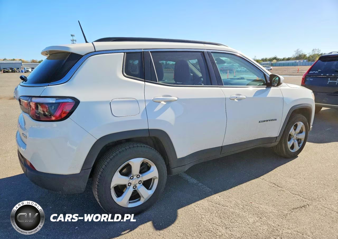 2017 Jeep Compass Latitude VIN:3C4NJDBB4HT679777 - 3