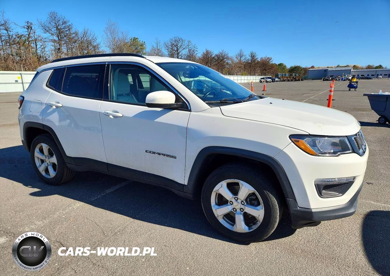 2017 Jeep Compass Latitude VIN:3C4NJDBB4HT679777 - 4