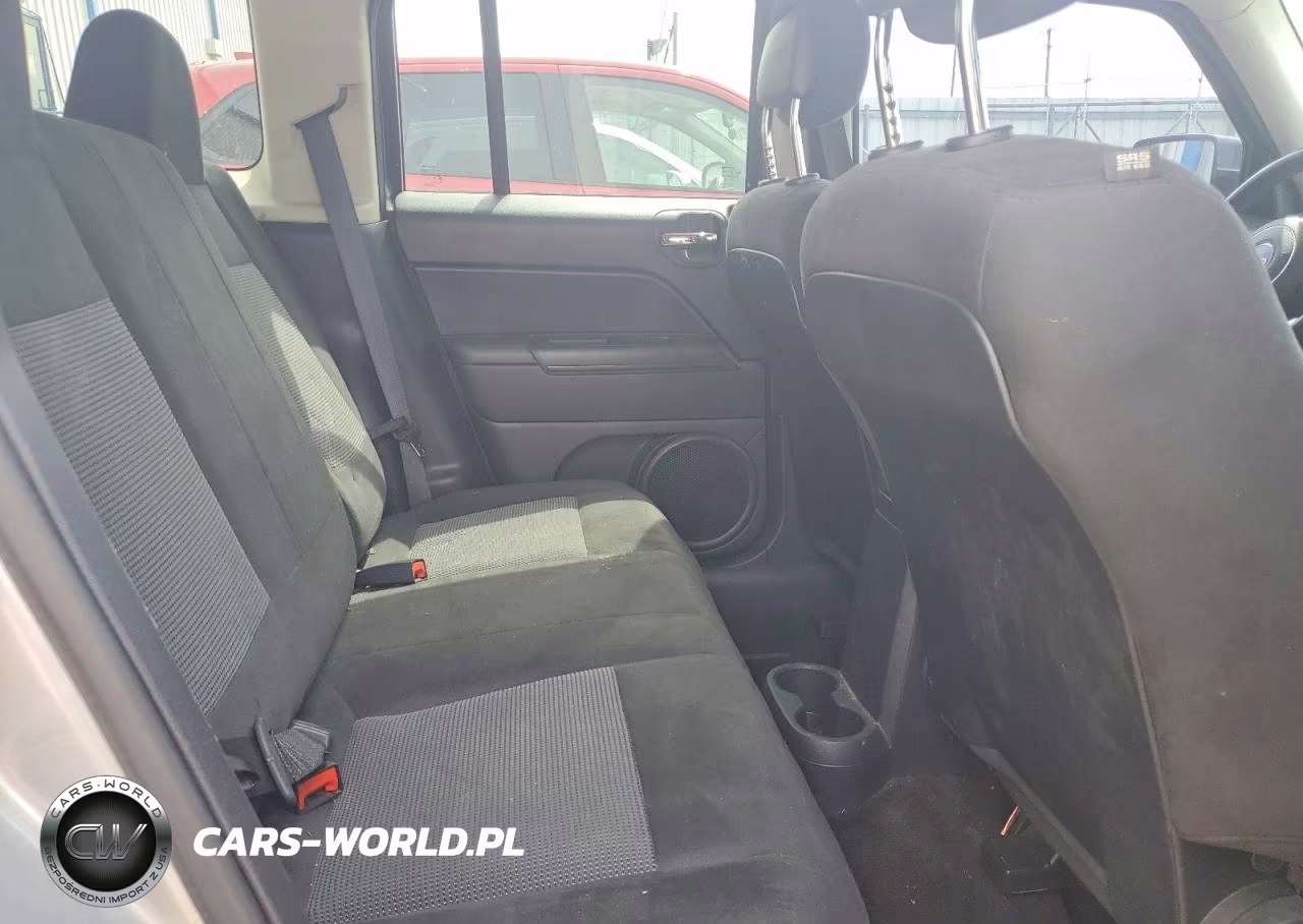 2016 Jeep Patriot Latitude VIN:1C4NJPFB8GD526884 - 11