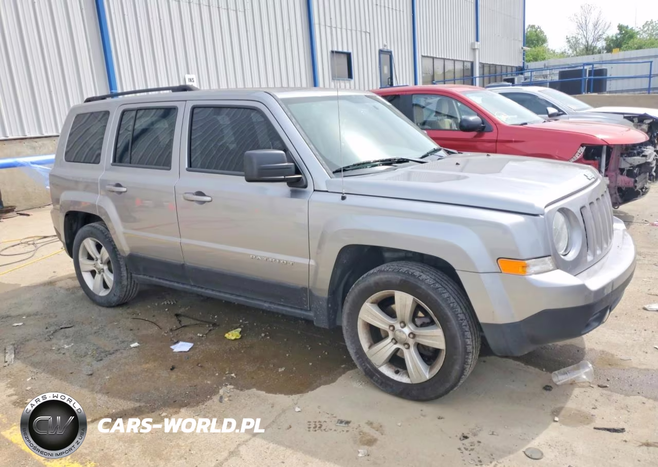 2016 Jeep Patriot Latitude VIN:1C4NJPFB8GD526884 - 4