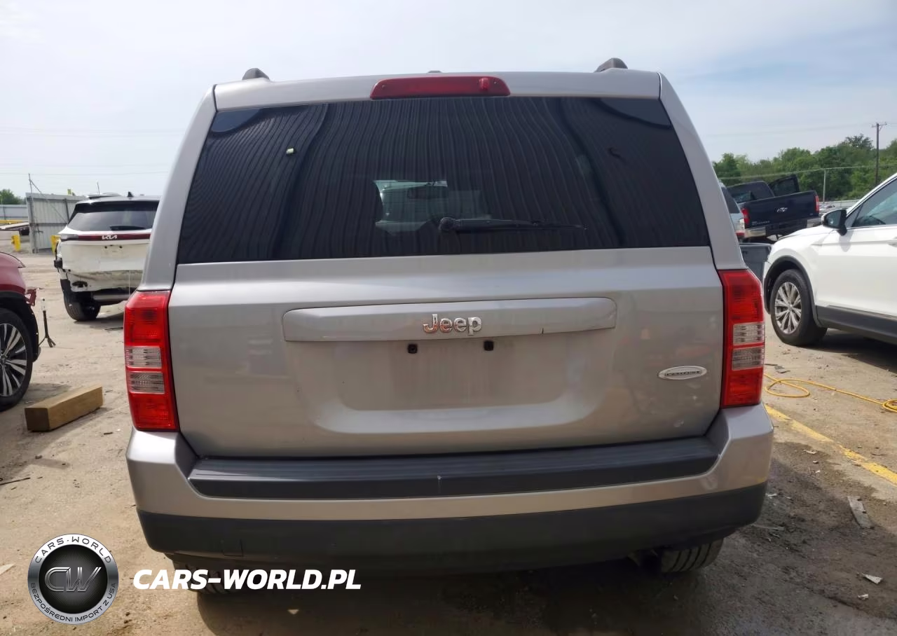 2016 Jeep Patriot Latitude VIN:1C4NJPFB8GD526884 - 6