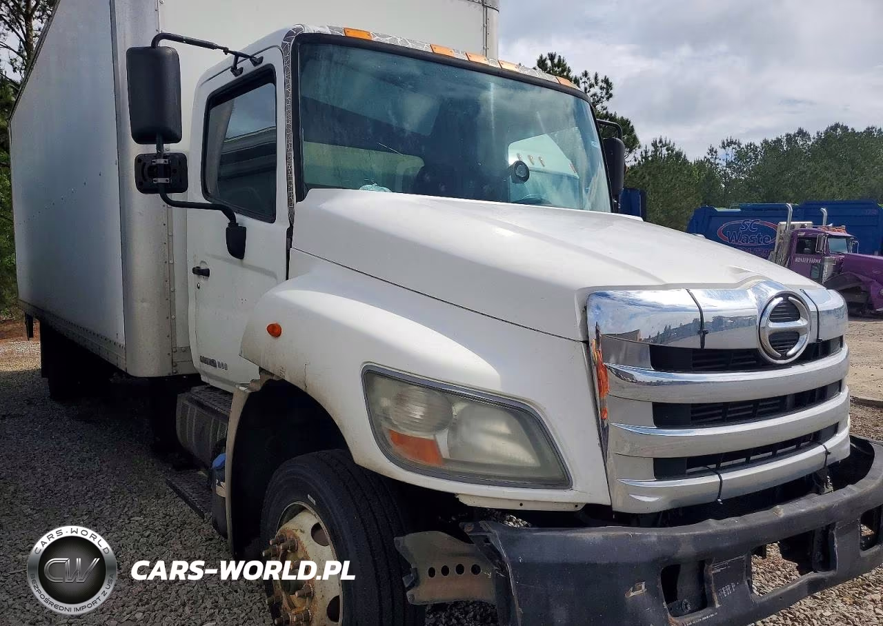 2011 Hino 258-268 Box Truck