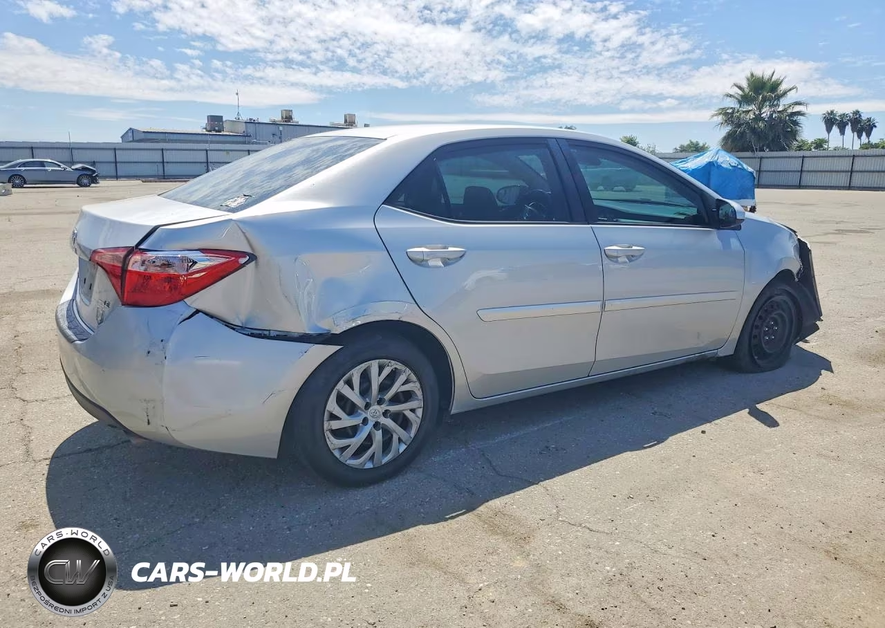 2018 Toyota Corolla Le VIN:2T1BURHE3JC062470 - 3