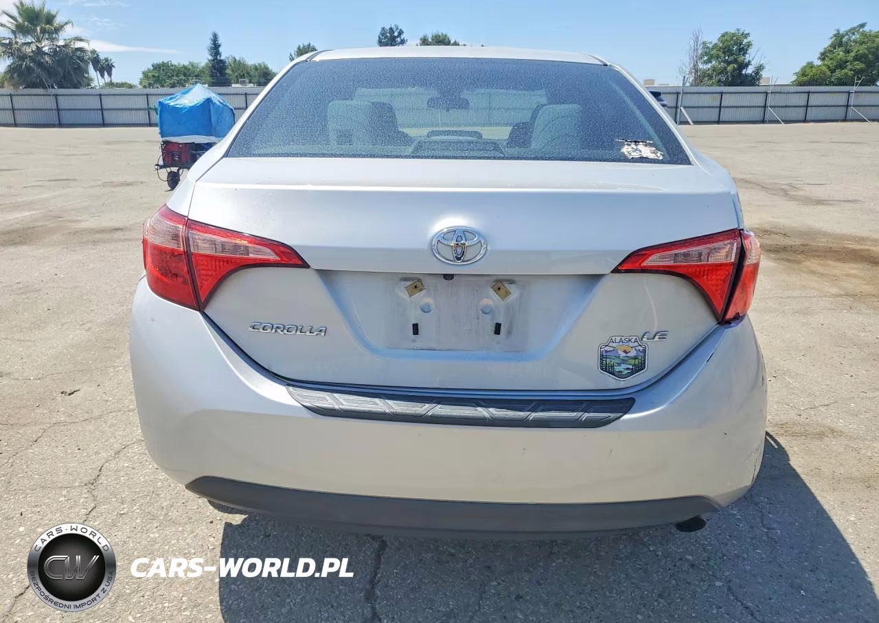 2018 Toyota Corolla Le VIN:2T1BURHE3JC062470 - 6