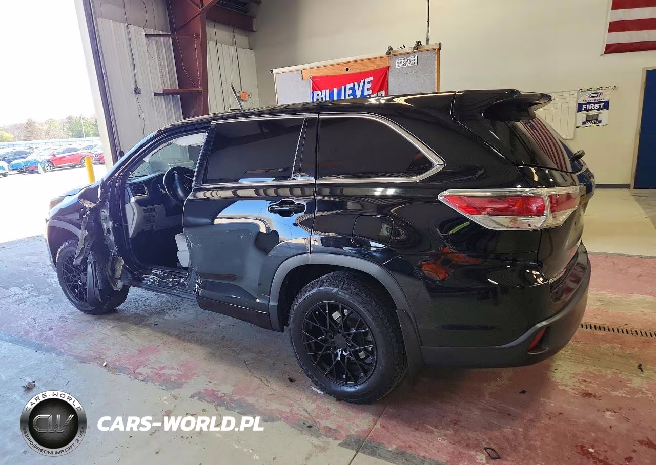 2015 Toyota Highlander Le VIN:5TDBKRFH5FS143018 - 2