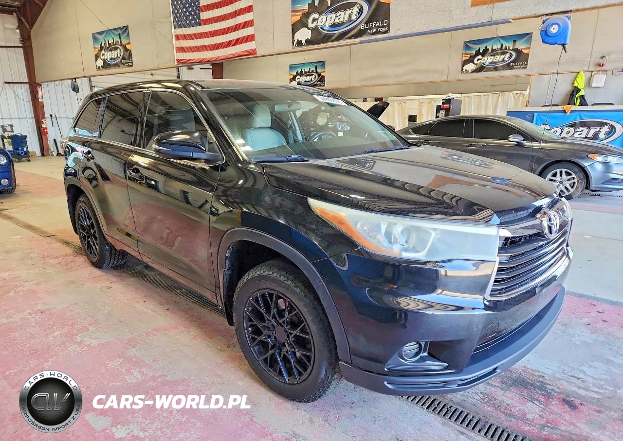 2015 Toyota Highlander Le VIN:5TDBKRFH5FS143018 - 4