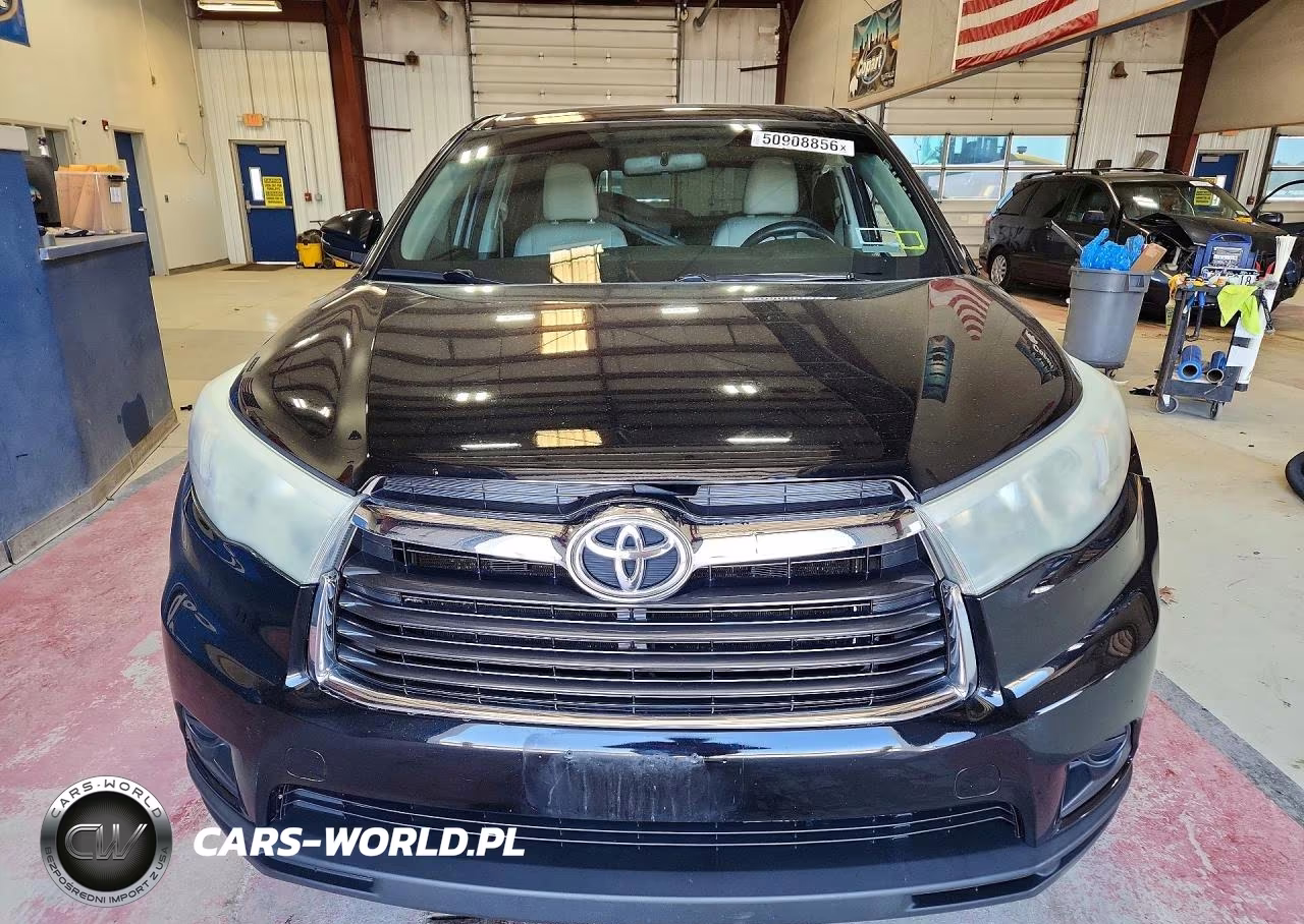 2015 Toyota Highlander Le VIN:5TDBKRFH5FS143018 - 5