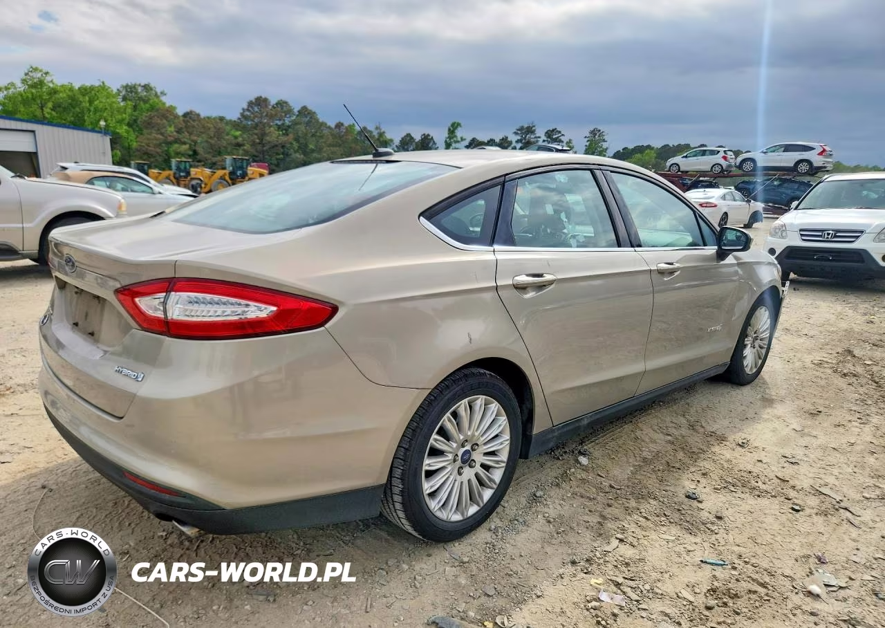 2015 Ford Fusion S Hybrid VIN:3FA6P0UU5FR178438 - 3