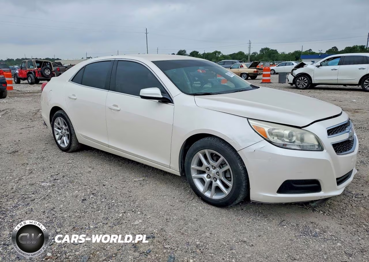 2013 Chevrolet Malibu 1Lt VIN:1G11D5RR8DF113553 - 4