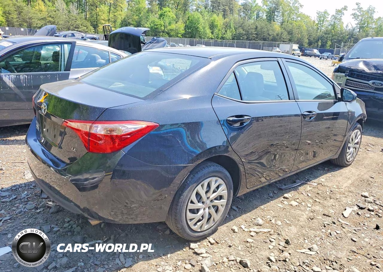 2017 Toyota Corolla Le VIN:2T1BURHE3HC850787 - 3