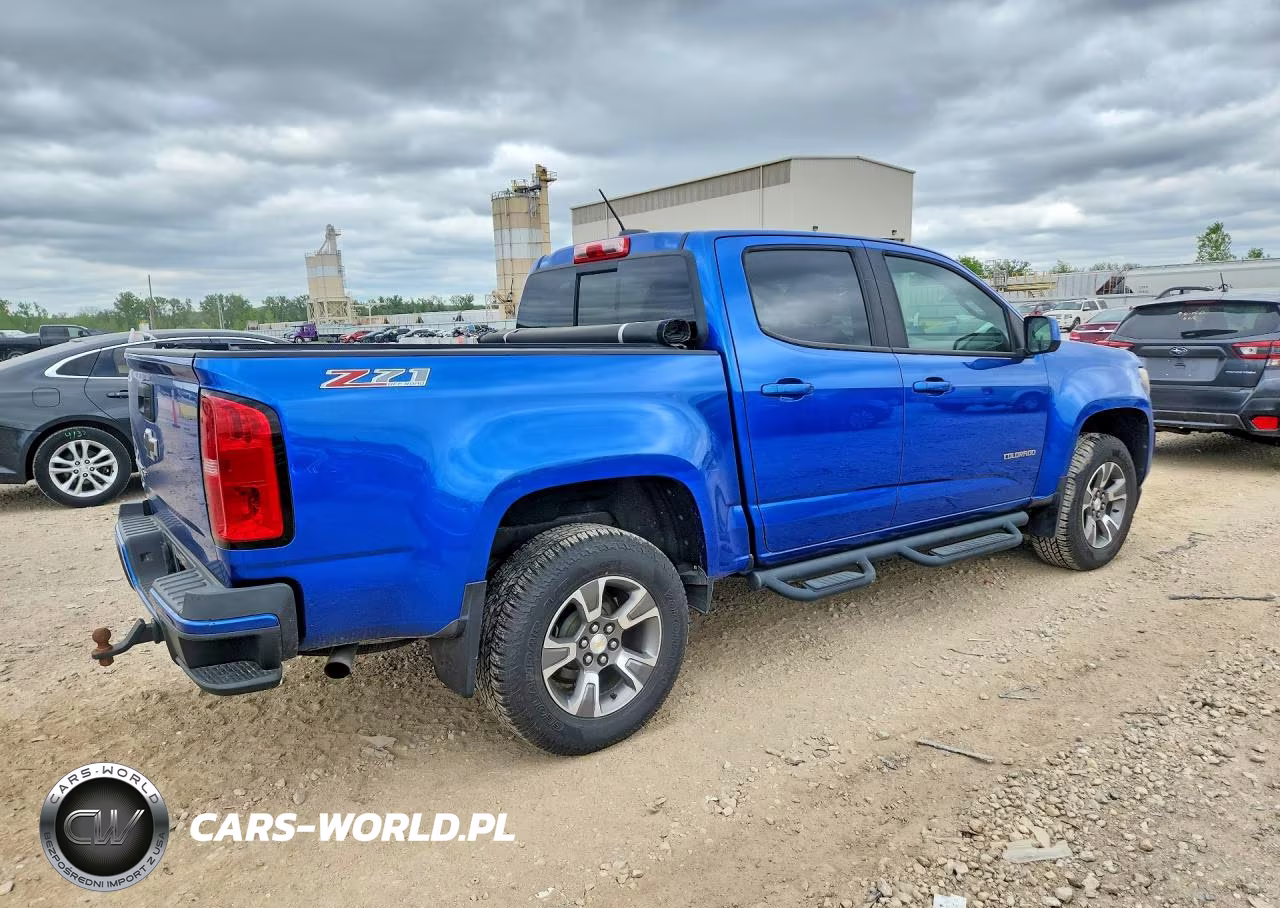 2018 Chevrolet Colorado Z71 VIN:1GCGTDEN2J1215859 - 3
