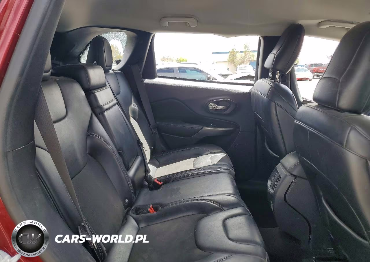 2019 Jeep Cherokee Latitude Plus VIN:1C4PJLLB2KD144848 - 11