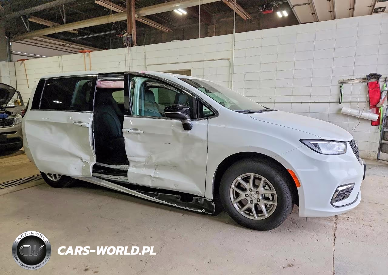 2026 Chrysler Pacifica Select VIN:2C4RC1BG9TR177820 - 4