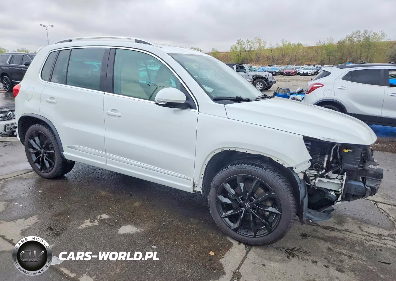 2015 Volkswagen Tiguan S VIN:WVGBV7AX2FW599404 - 4