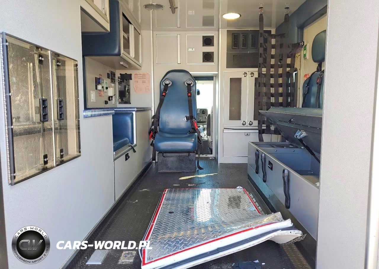 2018 Ford Econoline E350 Super Duty Cutaway Van VIN:1FDWE3FS9JDC36688 - 10