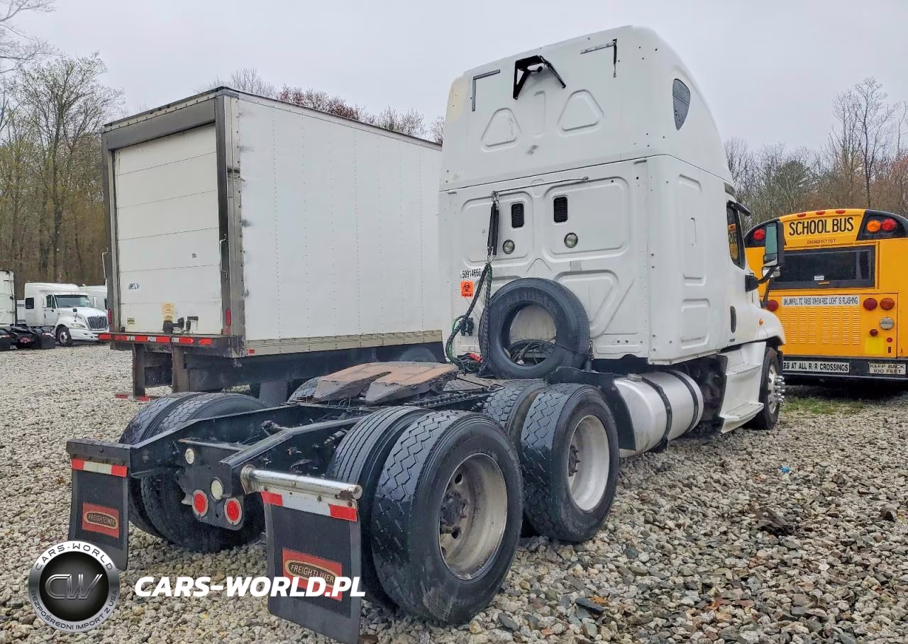 2014 Freightliner Cascadia Semi Truck VIN:1FUJGLD50ELFU2580 - 4