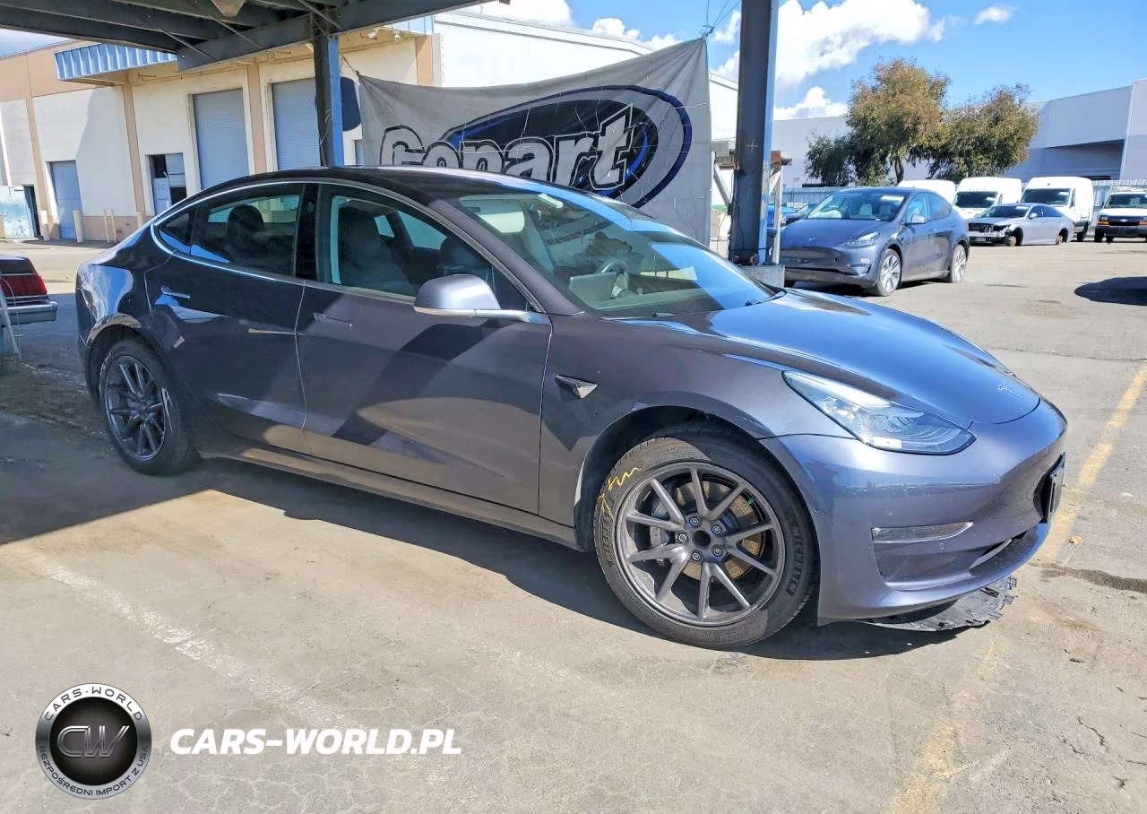 2018 Tesla Model 3 VIN:5YJ3E1EA6JF025610 - 4