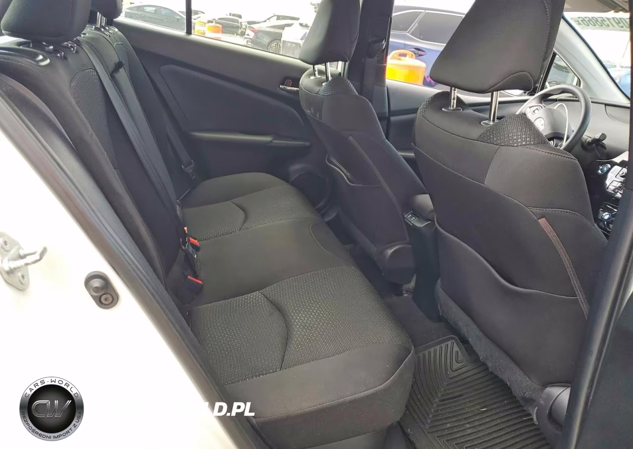 2020 Toyota Prius Le VIN:JTDKARFU1L3112216 - 10