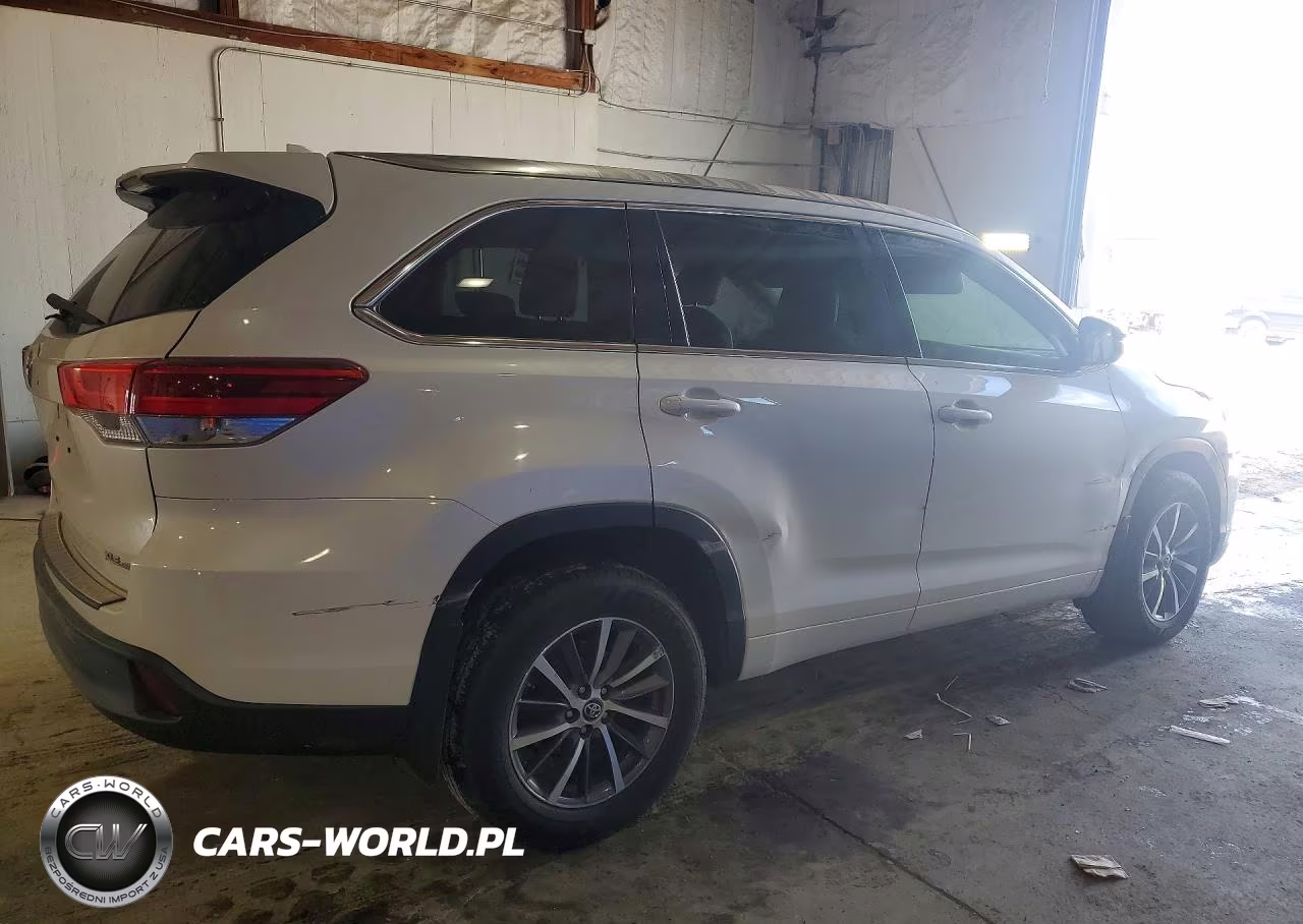 2018 Toyota Highlander Xle VIN:5TDJZRFH2JS541951 - 3