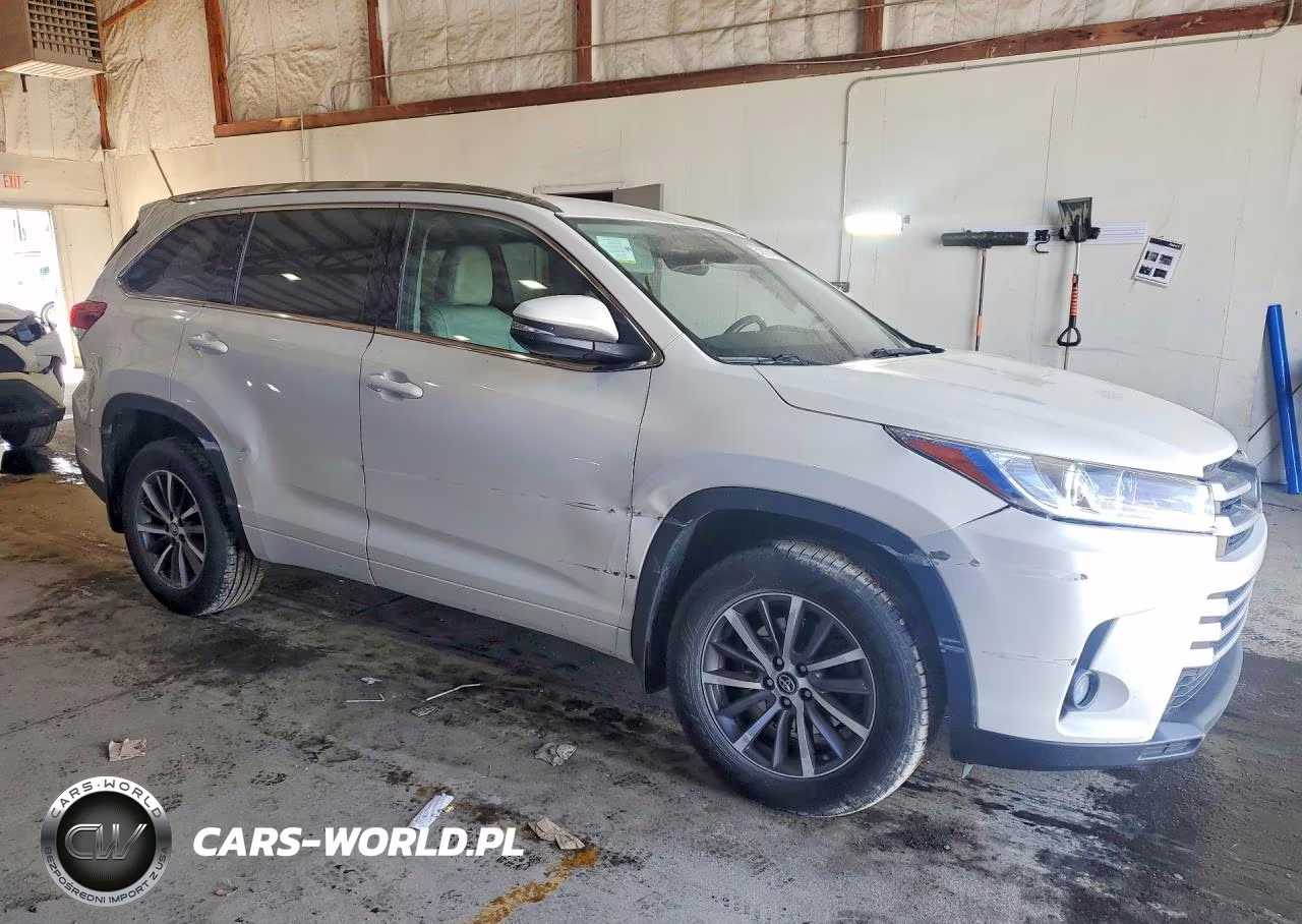 2018 Toyota Highlander Xle VIN:5TDJZRFH2JS541951 - 4