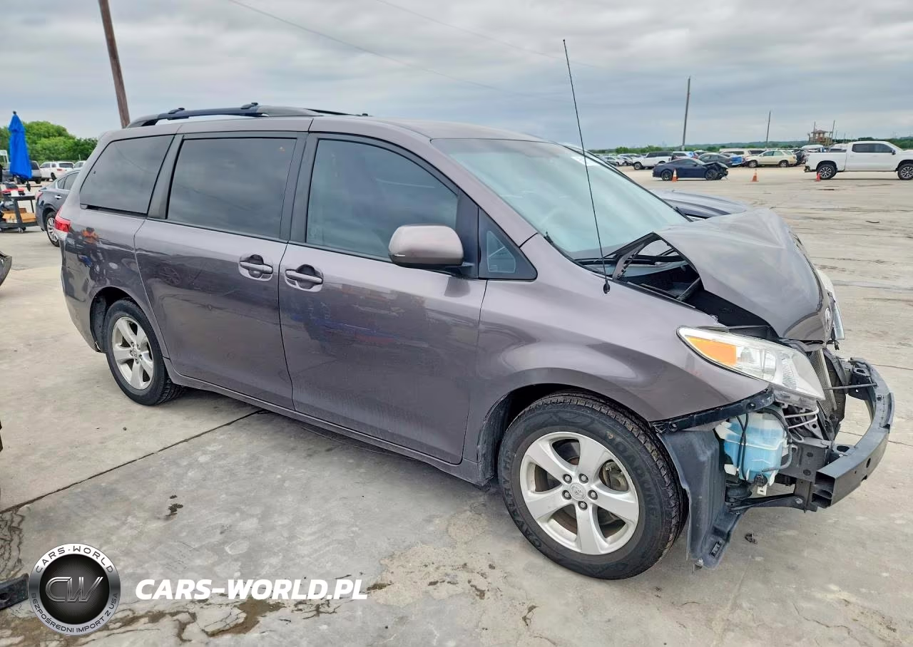 2013 Toyota Sienna Le VIN:5TDKK3DC9DS379737 - 4