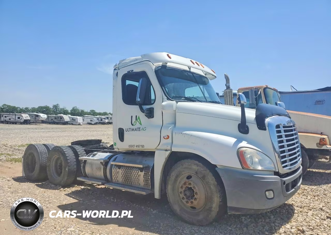 2015 Freightliner Cascadia Semi Truck