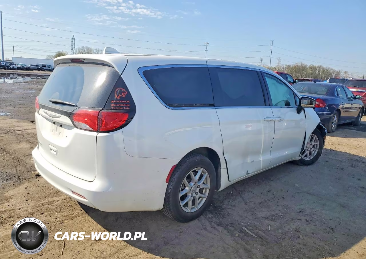 2017 Chrysler Pacifica Touring VIN:2C4RC1DG9HR610377 - 3