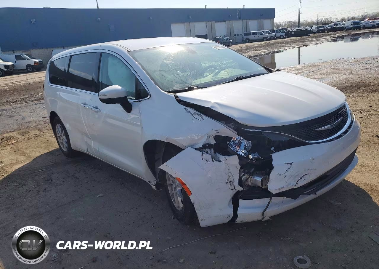 2017 Chrysler Pacifica Touring VIN:2C4RC1DG9HR610377 - 4