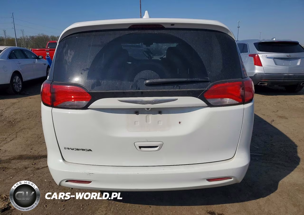 2017 Chrysler Pacifica Touring VIN:2C4RC1DG9HR610377 - 6