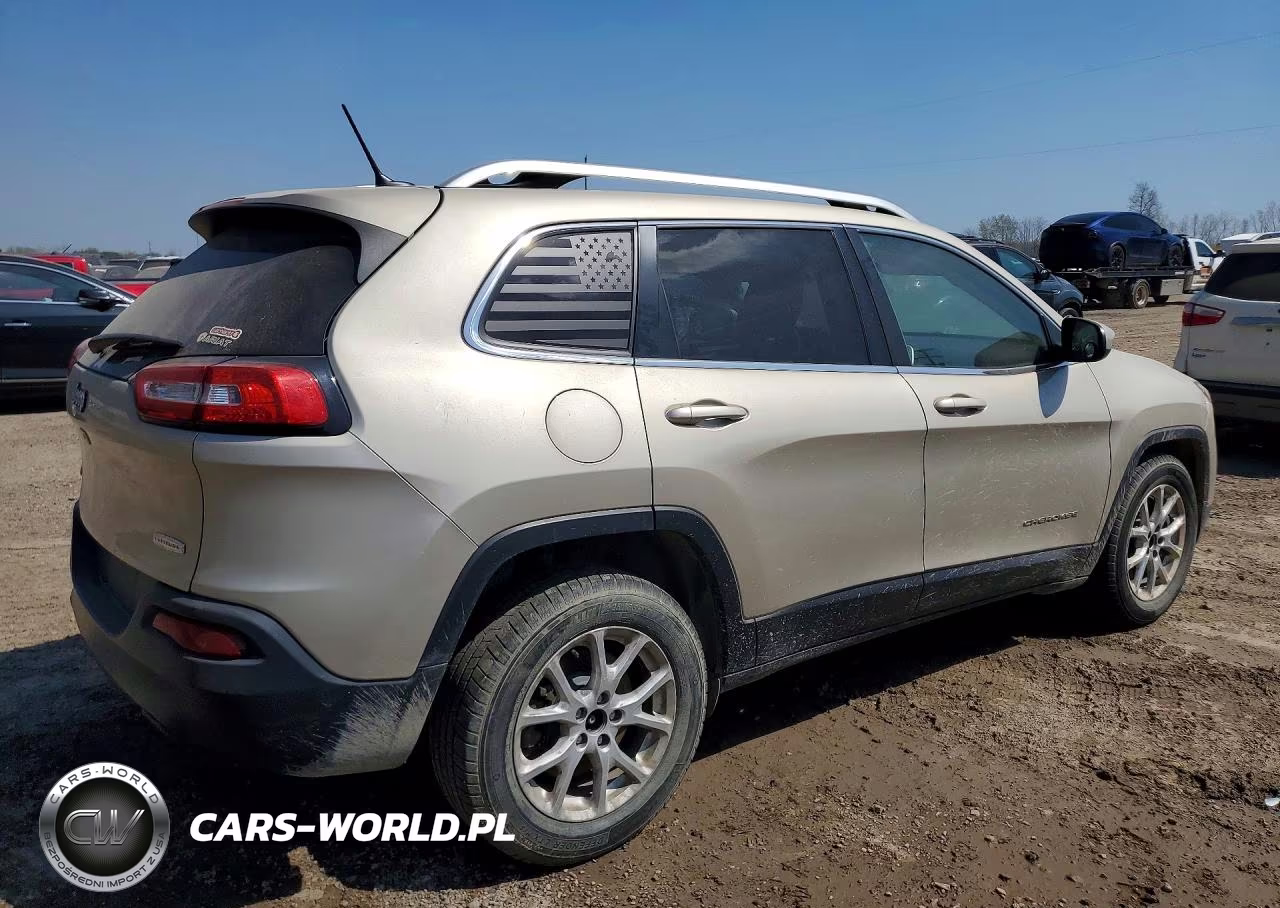2015 Jeep Cherokee Latitude VIN:1C4PJMCB0FW685882 - 3