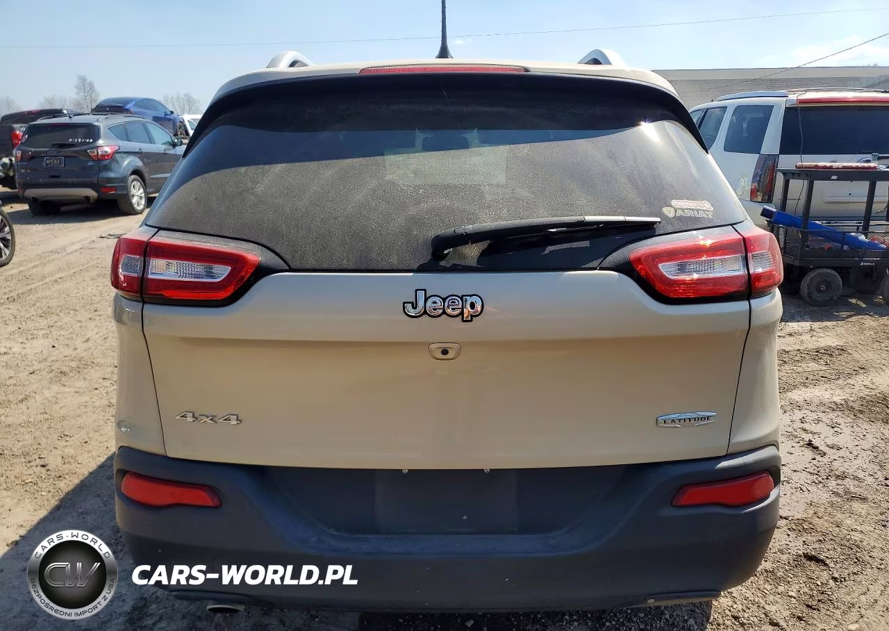 2015 Jeep Cherokee Latitude VIN:1C4PJMCB0FW685882 - 6