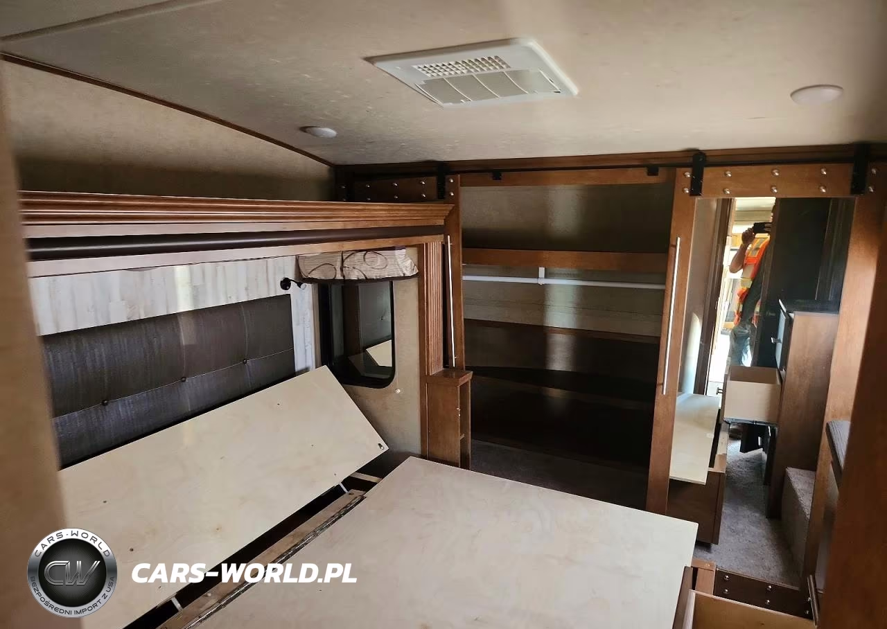 2018 Forest River Sabre Camper VIN:4X4FSRM21J3012348 - 5