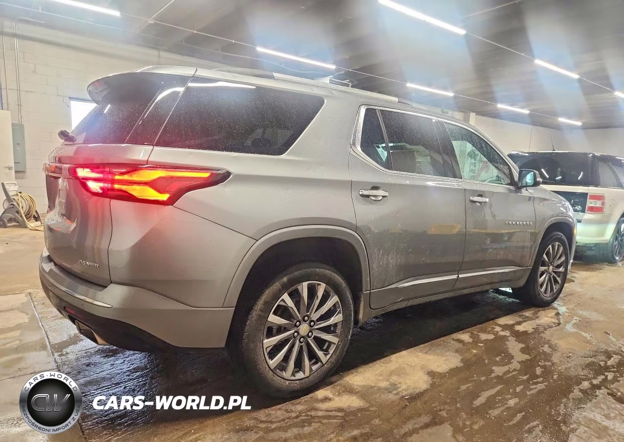 2023 Chevrolet Traverse Premier VIN:1GNEVKKW3PJ274471 - 3