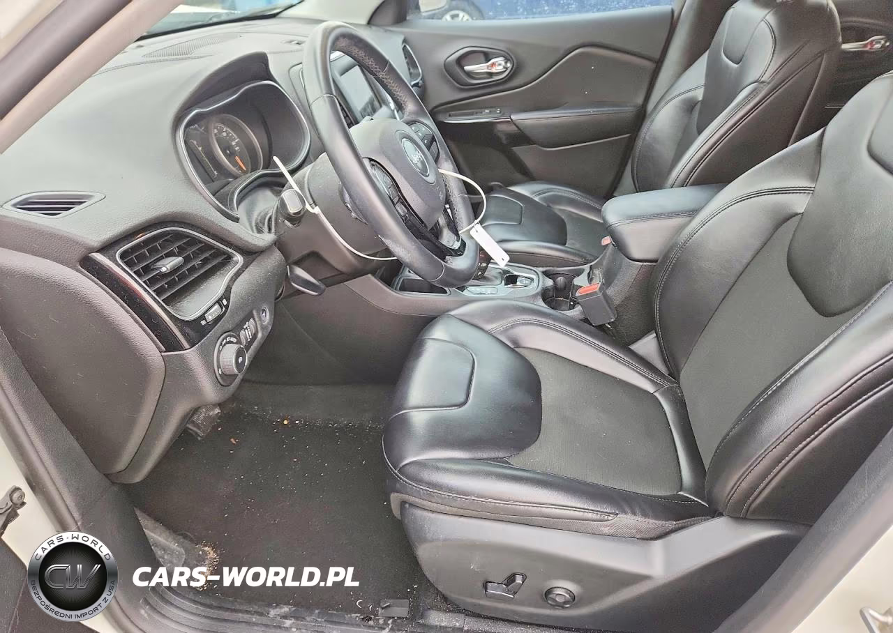 2019 Jeep Cherokee Latitude Plus VIN:1C4PJLLB9KD403996 - 7