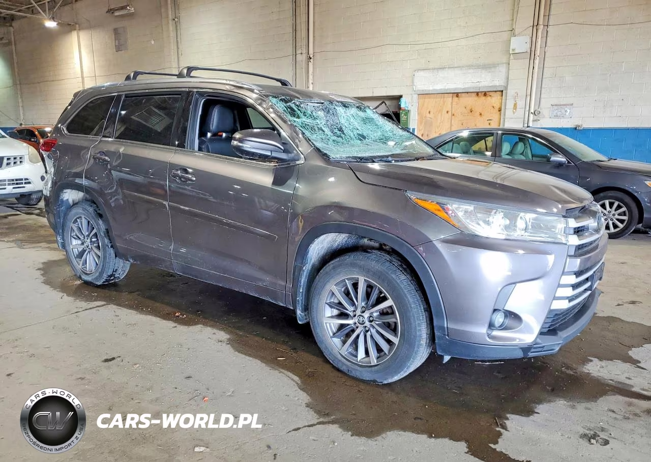2018 Toyota Highlander Xle VIN:5TDJZRFH9JS905914 - 4