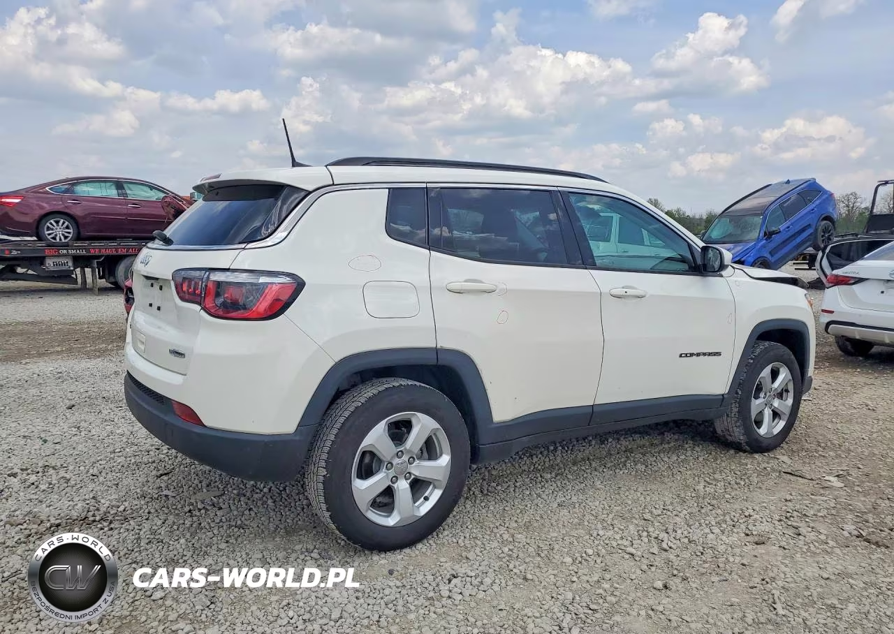 2018 Jeep Compass Latitude VIN:3C4NJDBB5JT206167 - 3