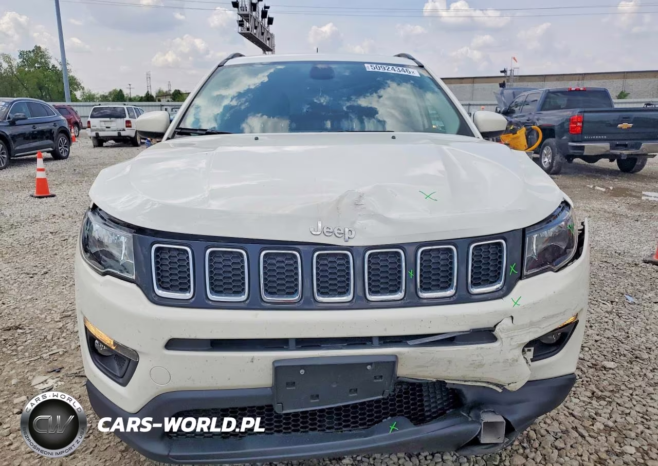 2018 Jeep Compass Latitude VIN:3C4NJDBB5JT206167 - 5