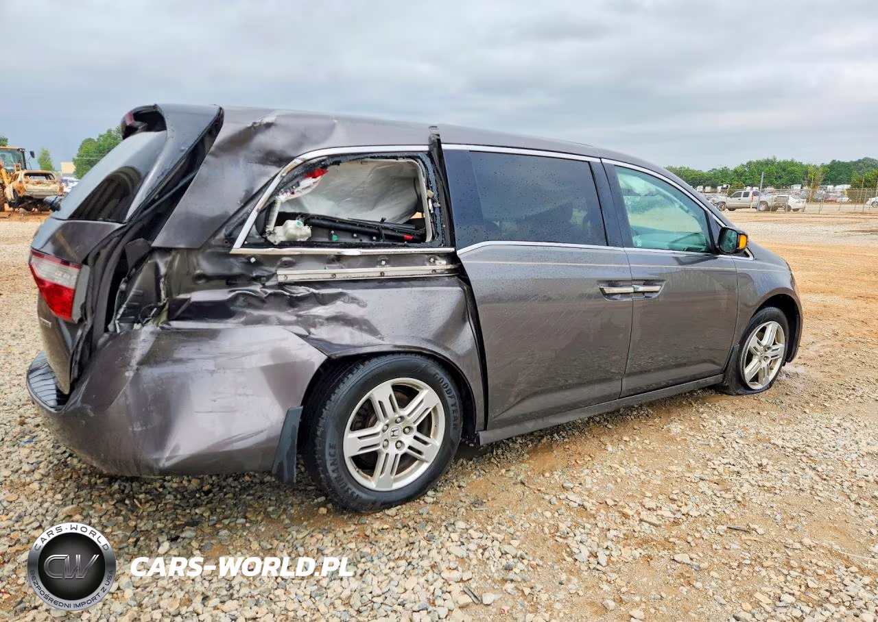2013 Honda Odyssey Touring VIN:5FNRL5H96DB042582 - 3