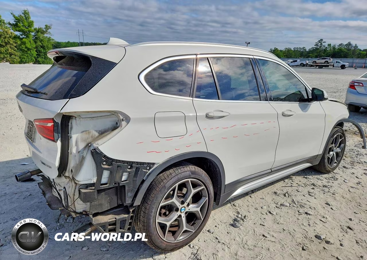 2018 BMW X1 Sdrive28I VIN:WBXHU7C32J5L07599 - 3