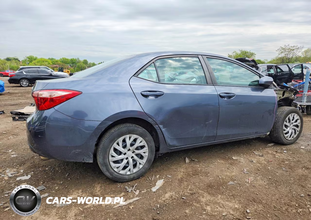 2017 Toyota Corolla Le VIN:5YFBURHE2HP651309 - 3