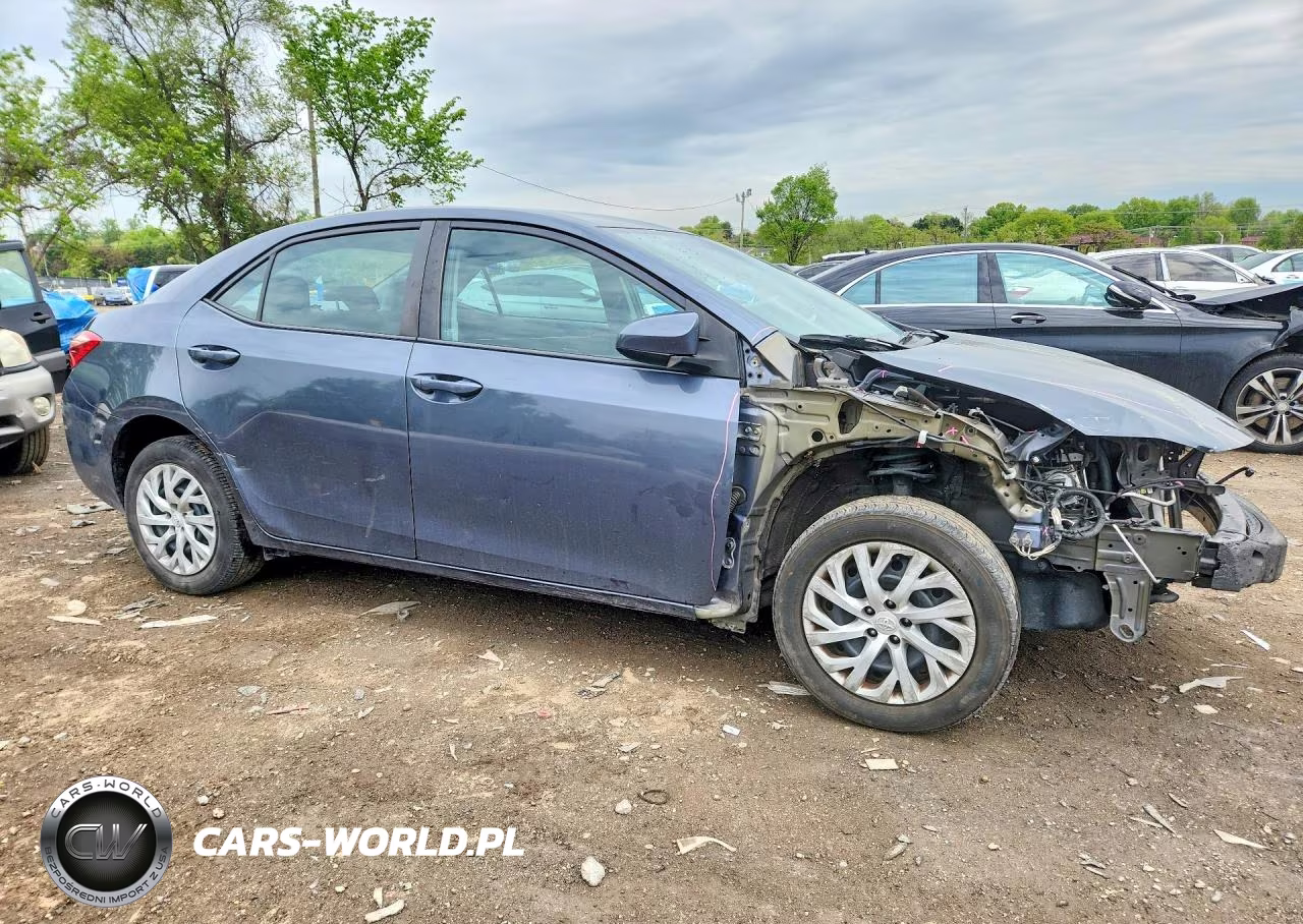 2017 Toyota Corolla Le VIN:5YFBURHE2HP651309 - 4