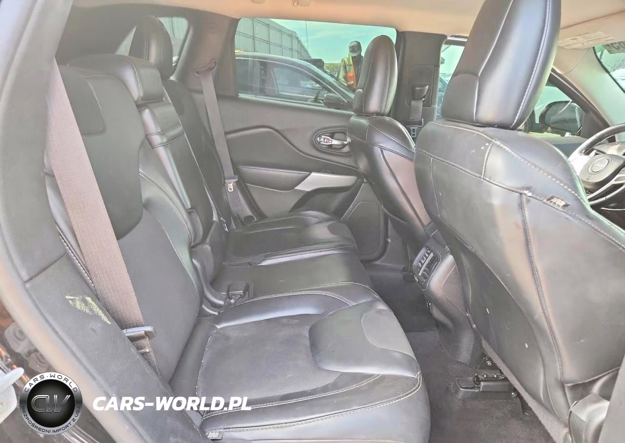2018 Jeep Cherokee Latitude Plus VIN:1C4PJMLB0JD507104 - 11