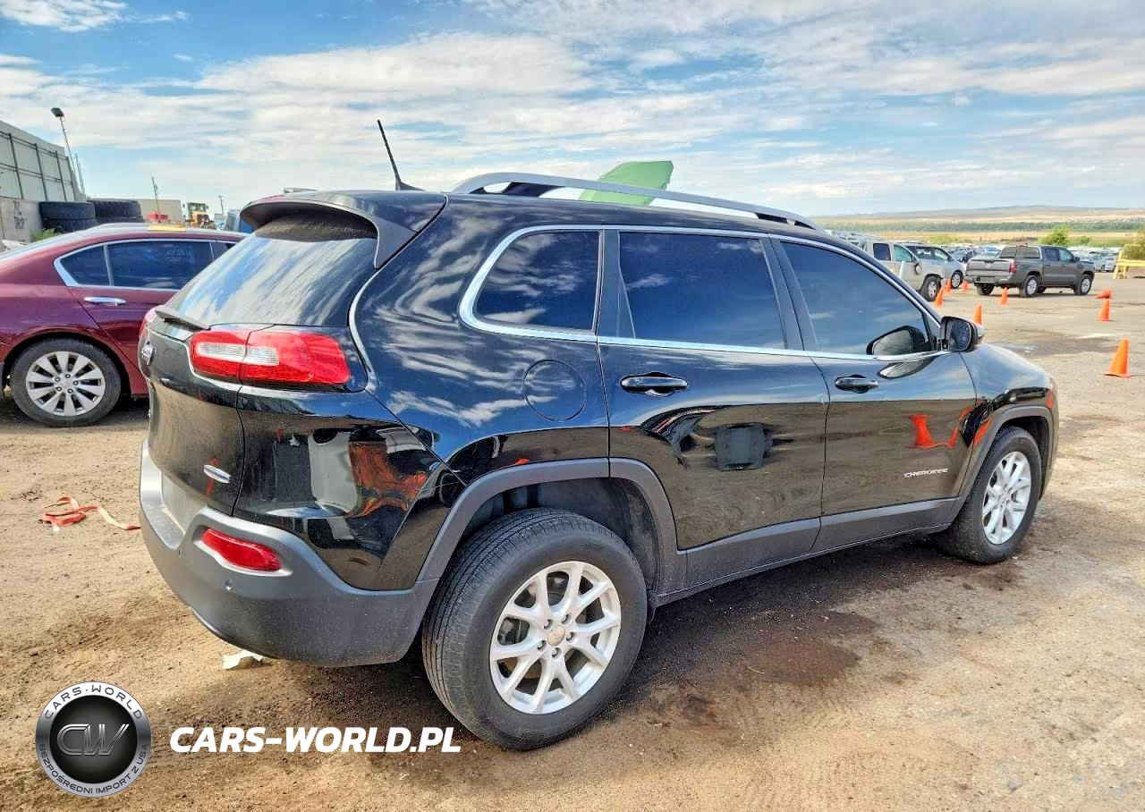 2018 Jeep Cherokee Latitude Plus VIN:1C4PJMLB0JD507104 - 3