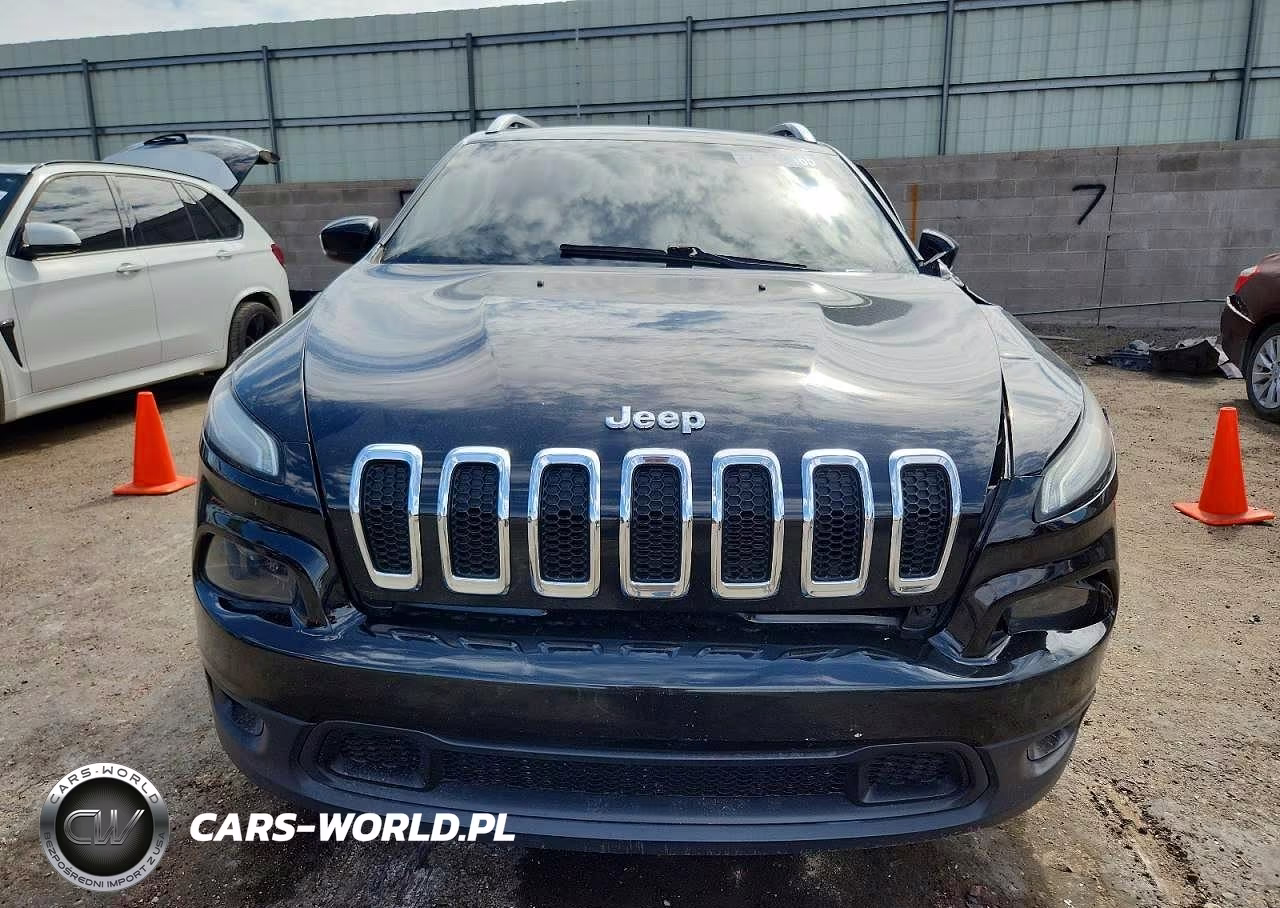 2018 Jeep Cherokee Latitude Plus VIN:1C4PJMLB0JD507104 - 5
