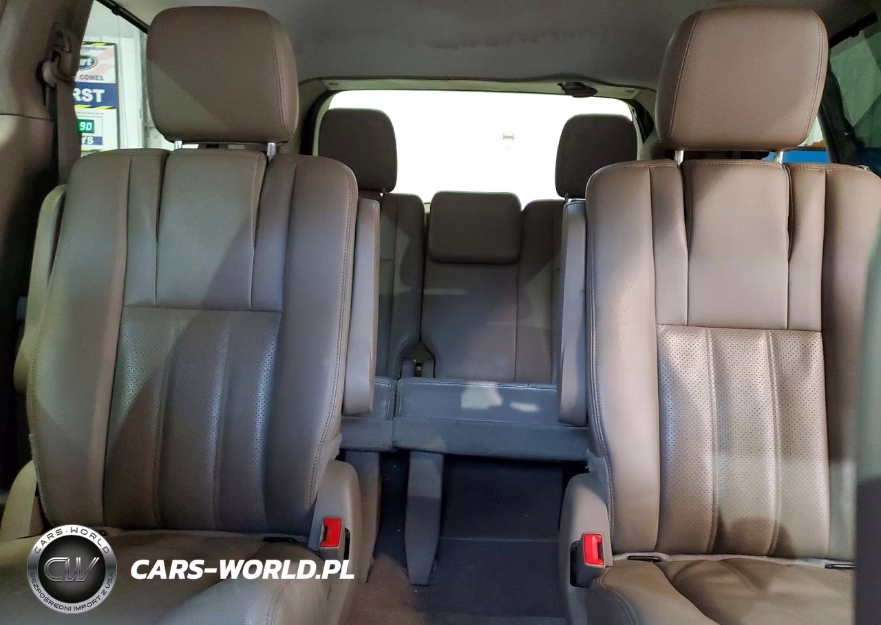 2015 Chrysler Town & Country Touring L VIN:2C4RC1CG4FR573429 - 10